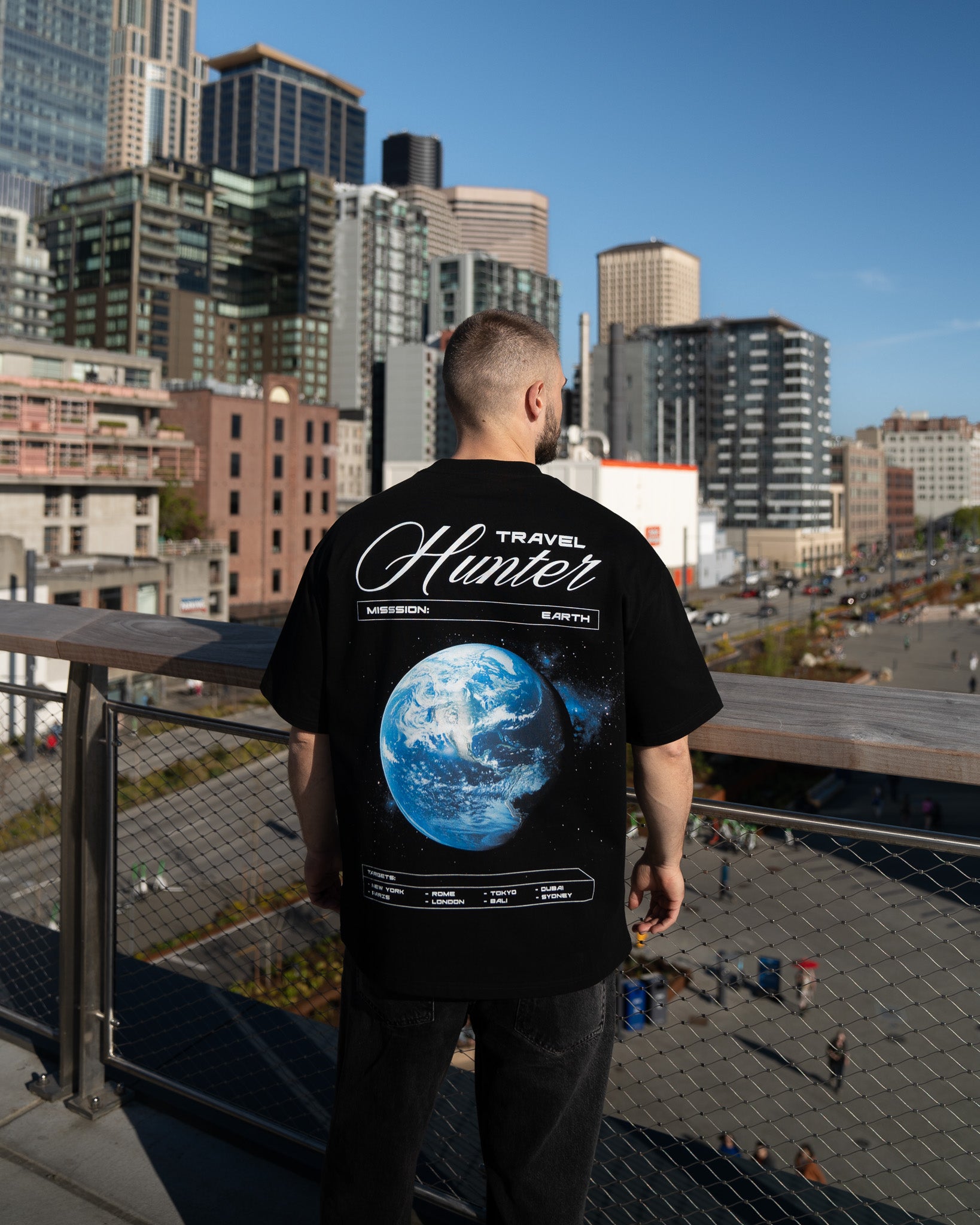 Travel Hunter - Oversized Tshirt